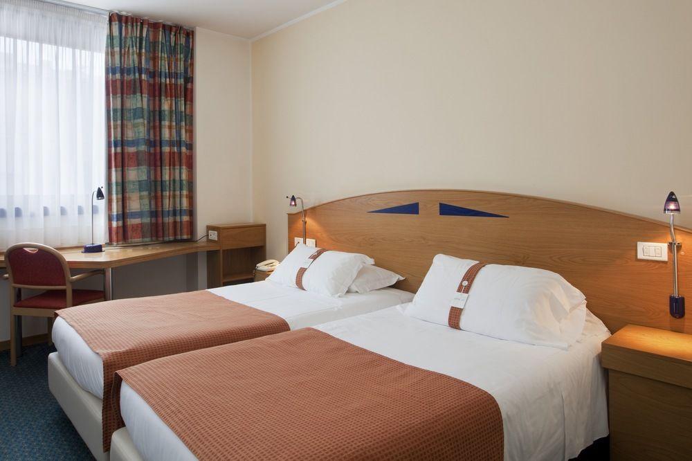 City Hotel & Suites Foligno Eksteriør bilde