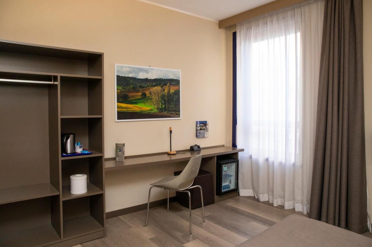 City Hotel & Suites Foligno Eksteriør bilde
