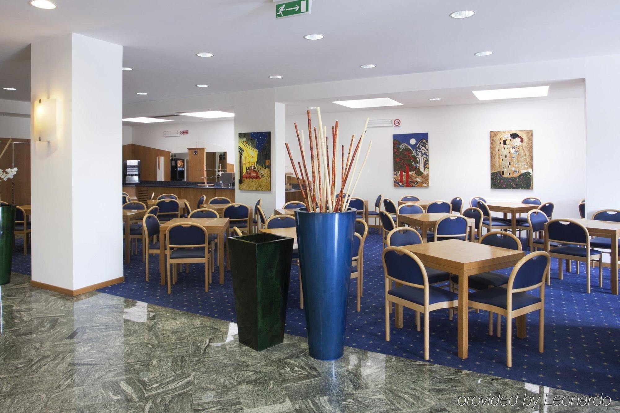 City Hotel & Suites Foligno Restaurant bilde
