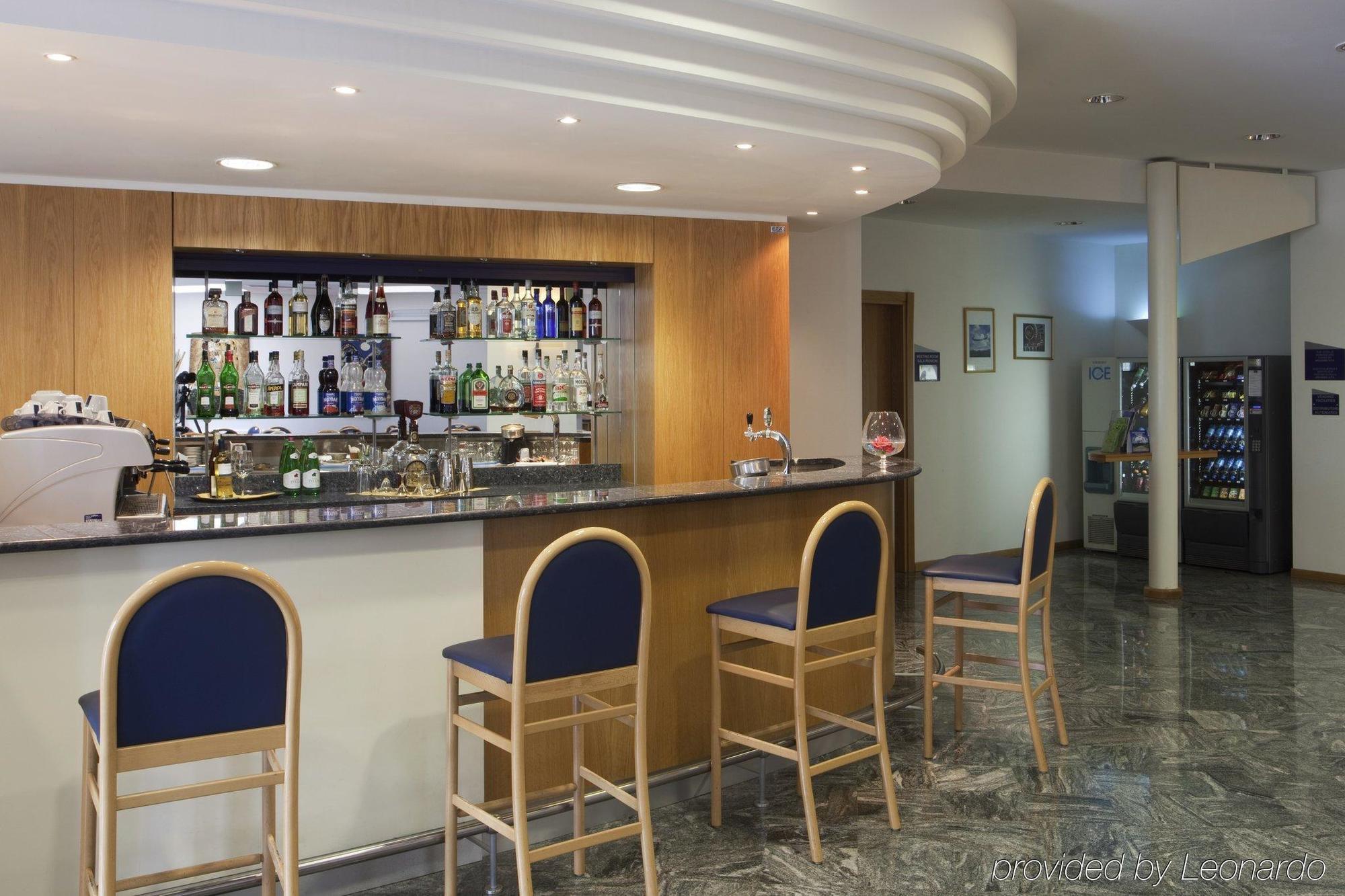 City Hotel & Suites Foligno Restaurant bilde