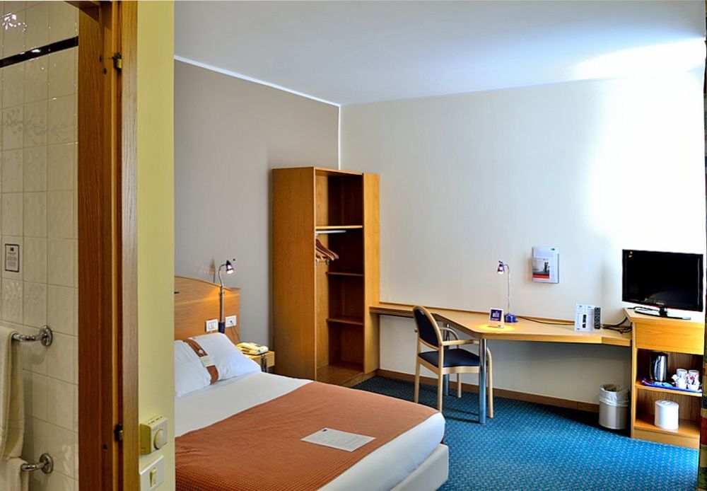 City Hotel & Suites Foligno Eksteriør bilde